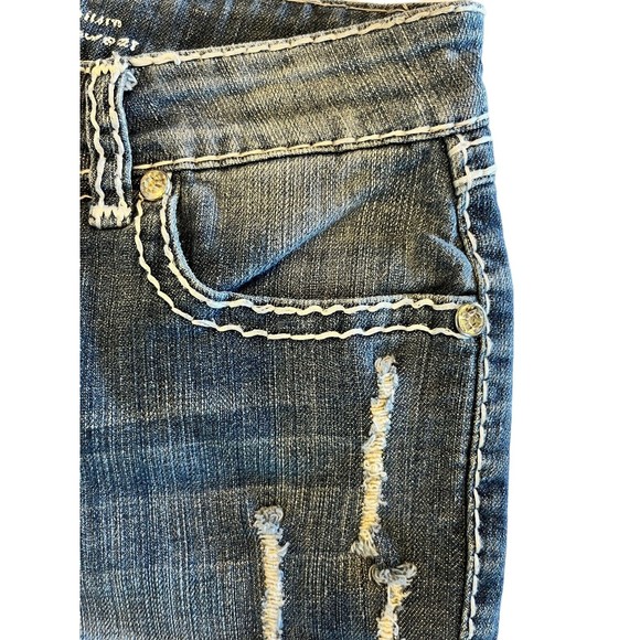 D-Fuz Jean Shorts Women 3/4 Knee Length size 7/8  Fade Out Embellished D… - Picture 4 of 6